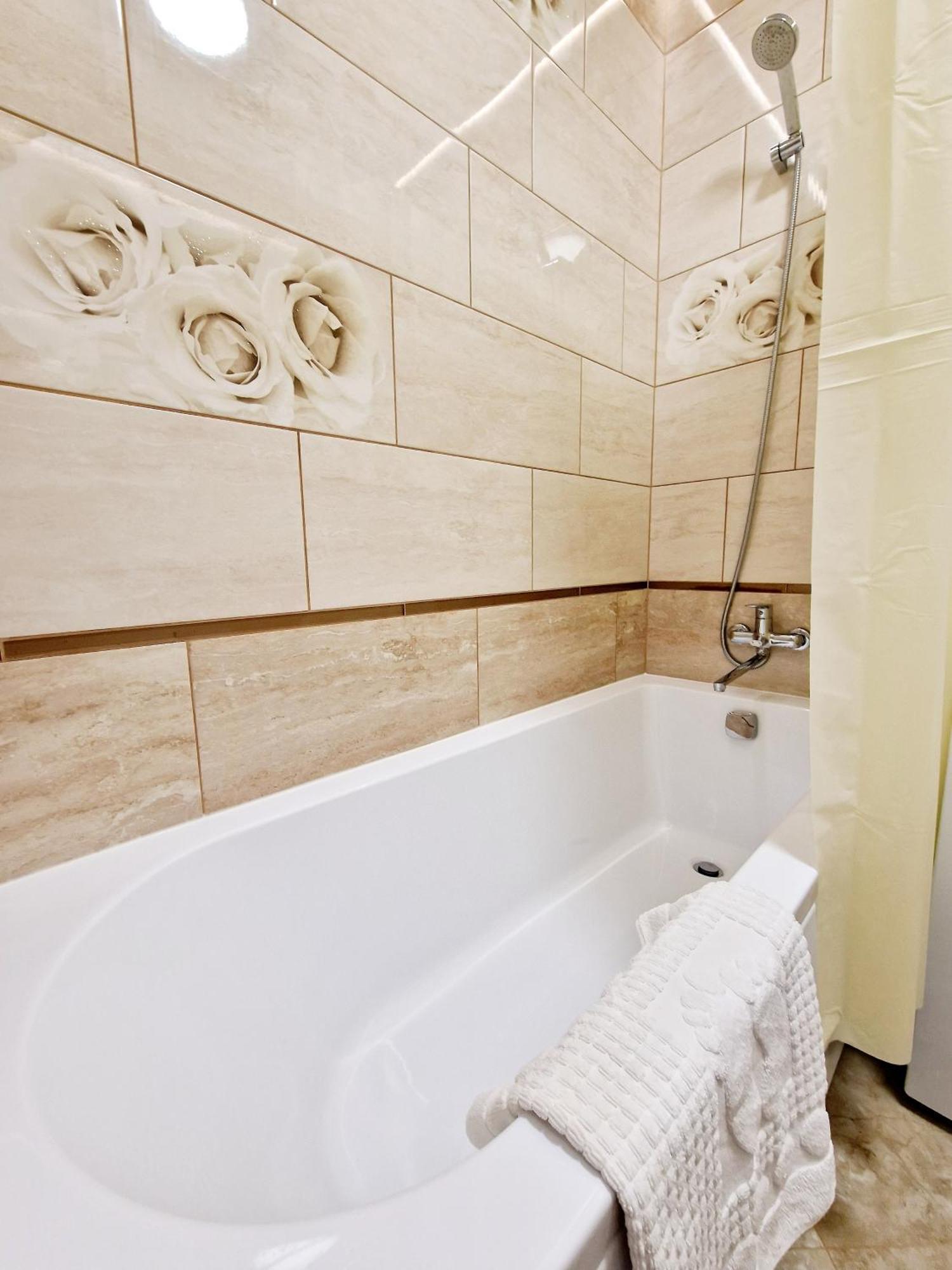 Apartament On Chornovola, 40 Жк "Варварівка" Loetsk Buitenkant foto