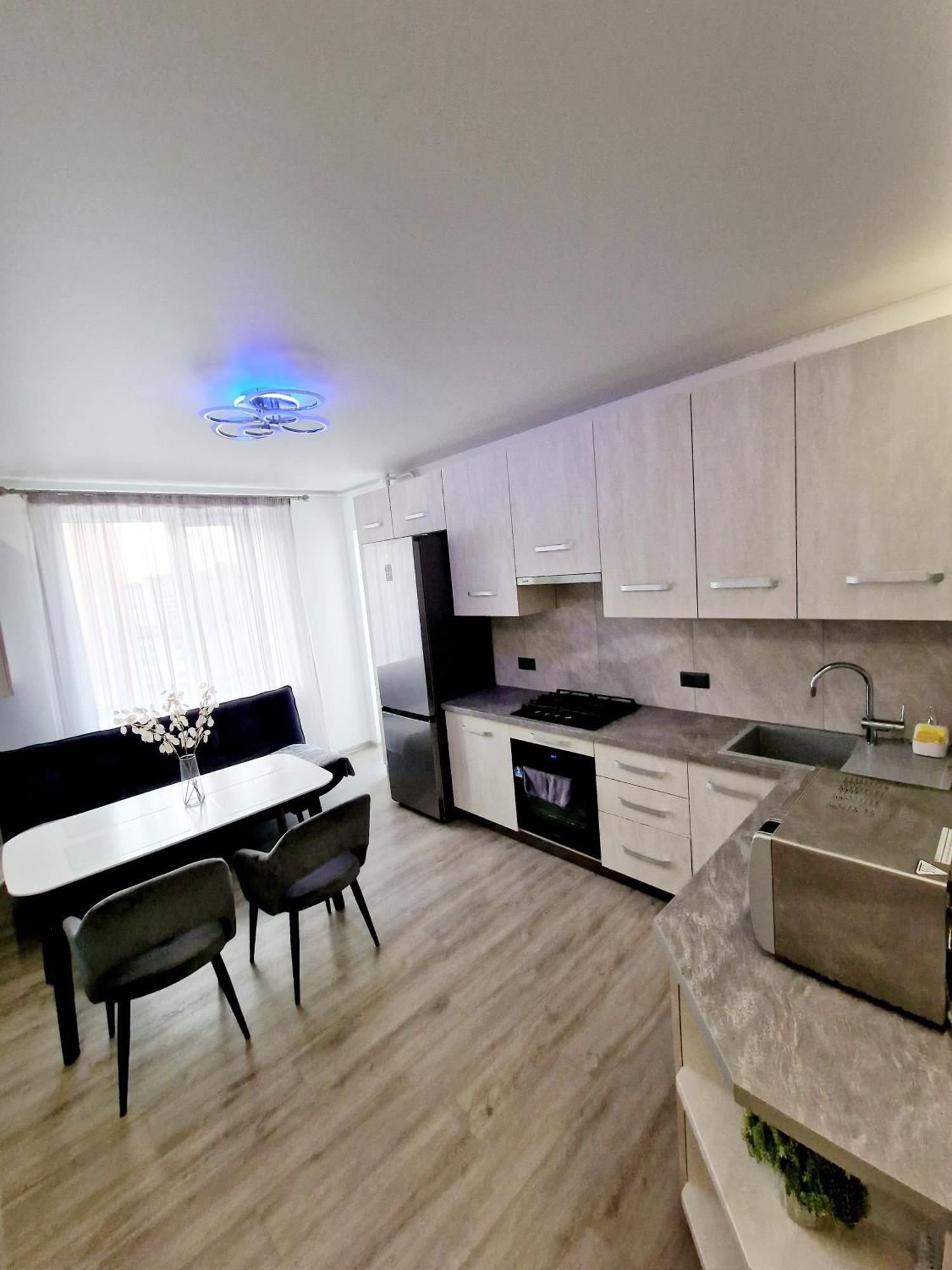 Apartament On Chornovola, 40 Жк "Варварівка" Loetsk Buitenkant foto