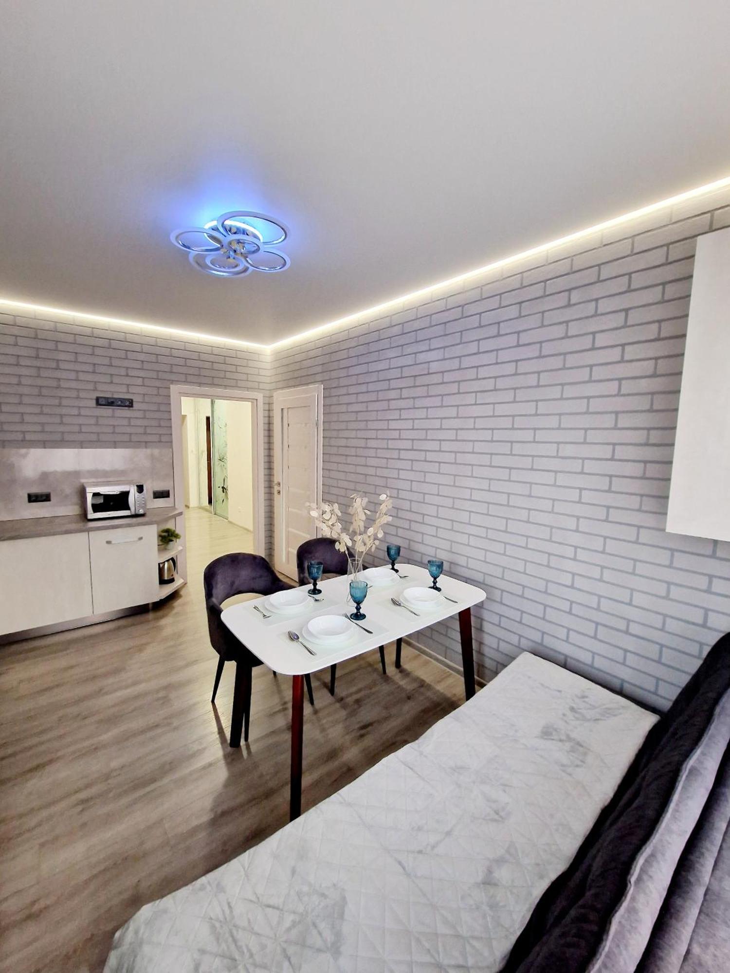 Apartament On Chornovola, 40 Жк "Варварівка" Loetsk Buitenkant foto