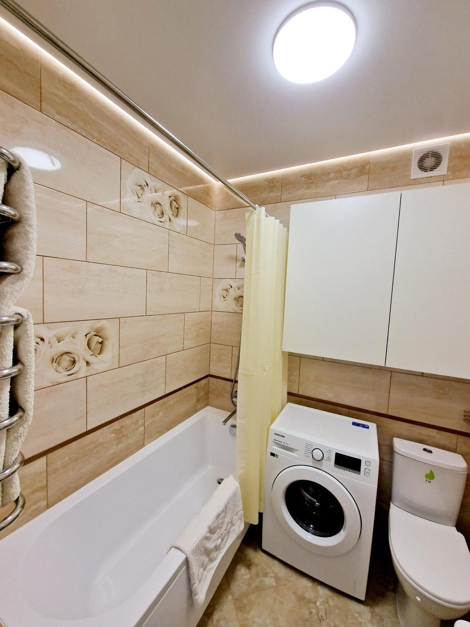 Apartament On Chornovola, 40 Жк "Варварівка" Loetsk Buitenkant foto